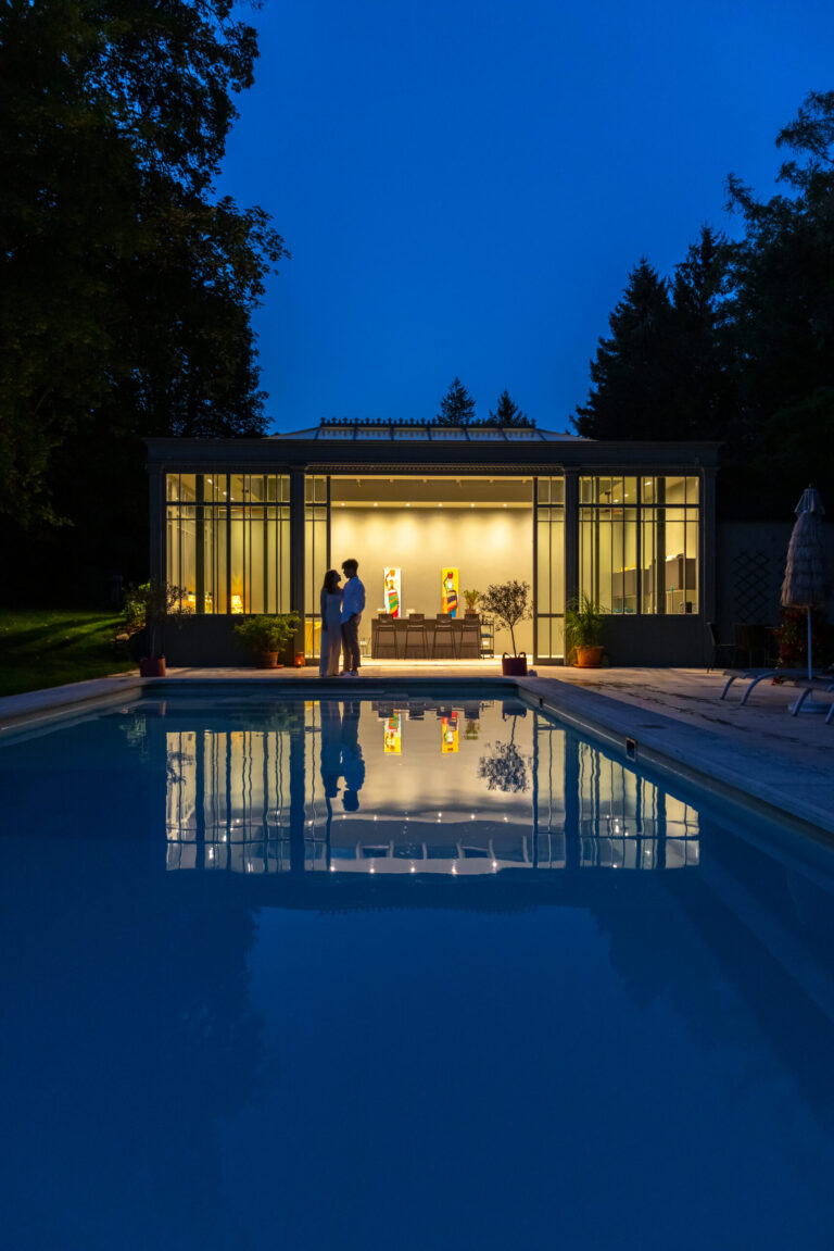 Poolpavillon in Viktorianische Stil bei Nacht